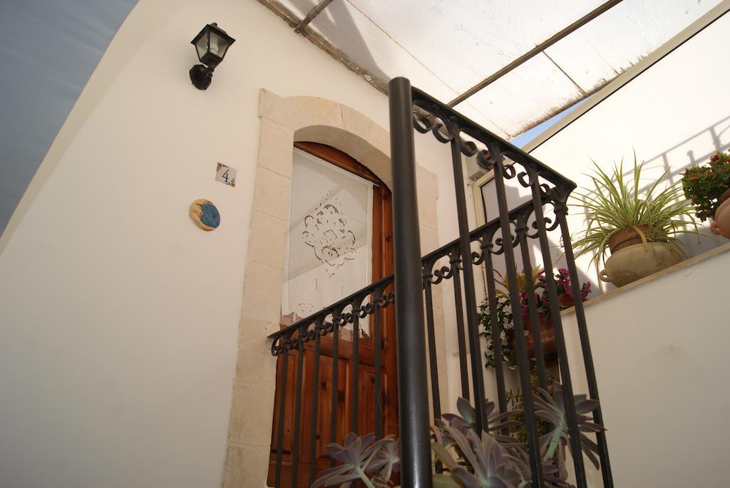 B&B Isola Del Sole Noto Bagian luar foto