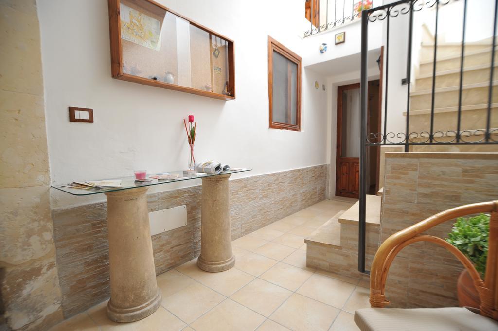 B&B Isola Del Sole Noto Bagian luar foto
