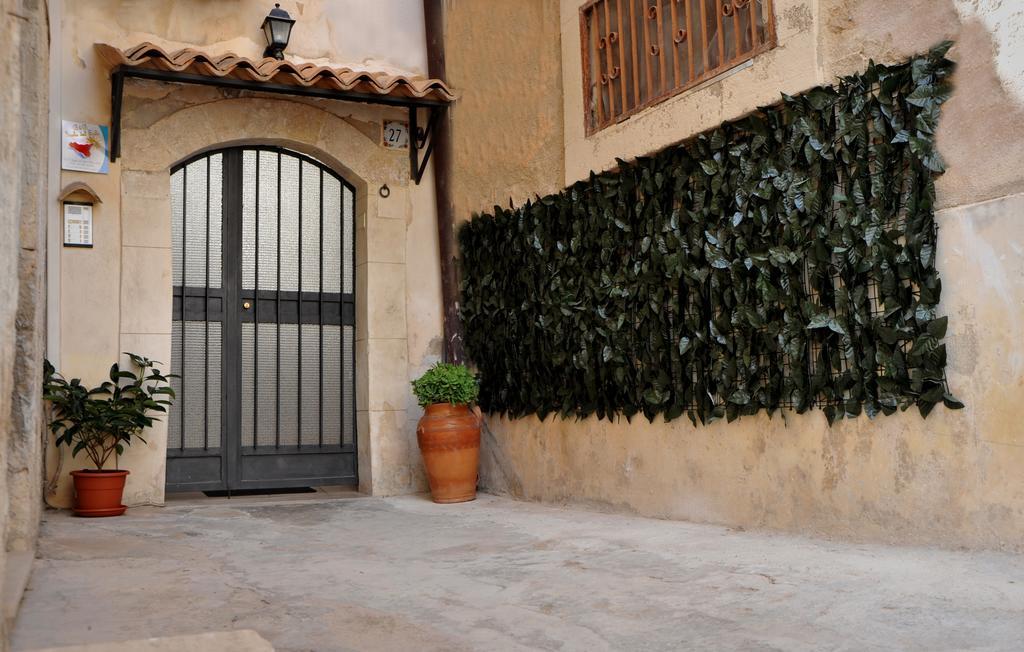 B&B Isola Del Sole Noto Bagian luar foto