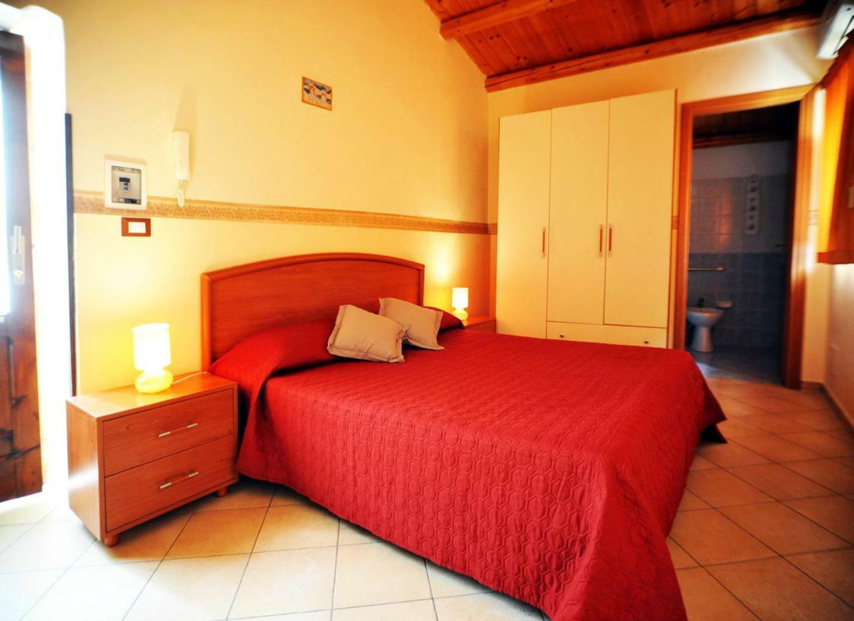 B&B Isola Del Sole Noto Bagian luar foto